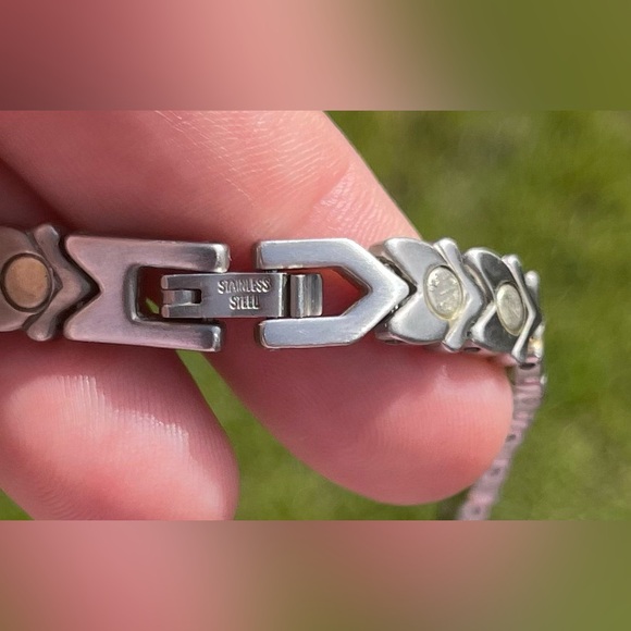 D+Magnet therapeutic two tone necklace. - Picture 5 of 5